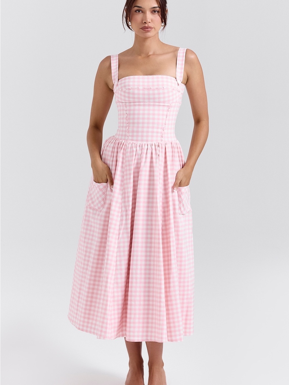 VIVIEN
Strawberry Shortcake Gingham Midi Sundress L+